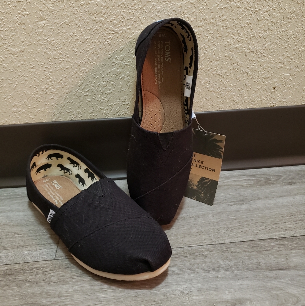 BNWT Tom's Classic Women's sz8